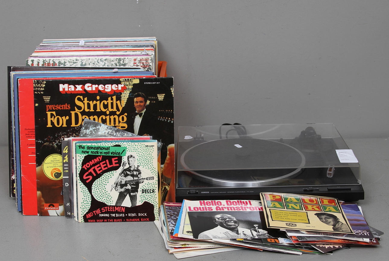 LP-SKIVOR och EP-SKIVOR, bland annat Elvis och Bob Marley samt VINYLSPELARE, Yamaha.