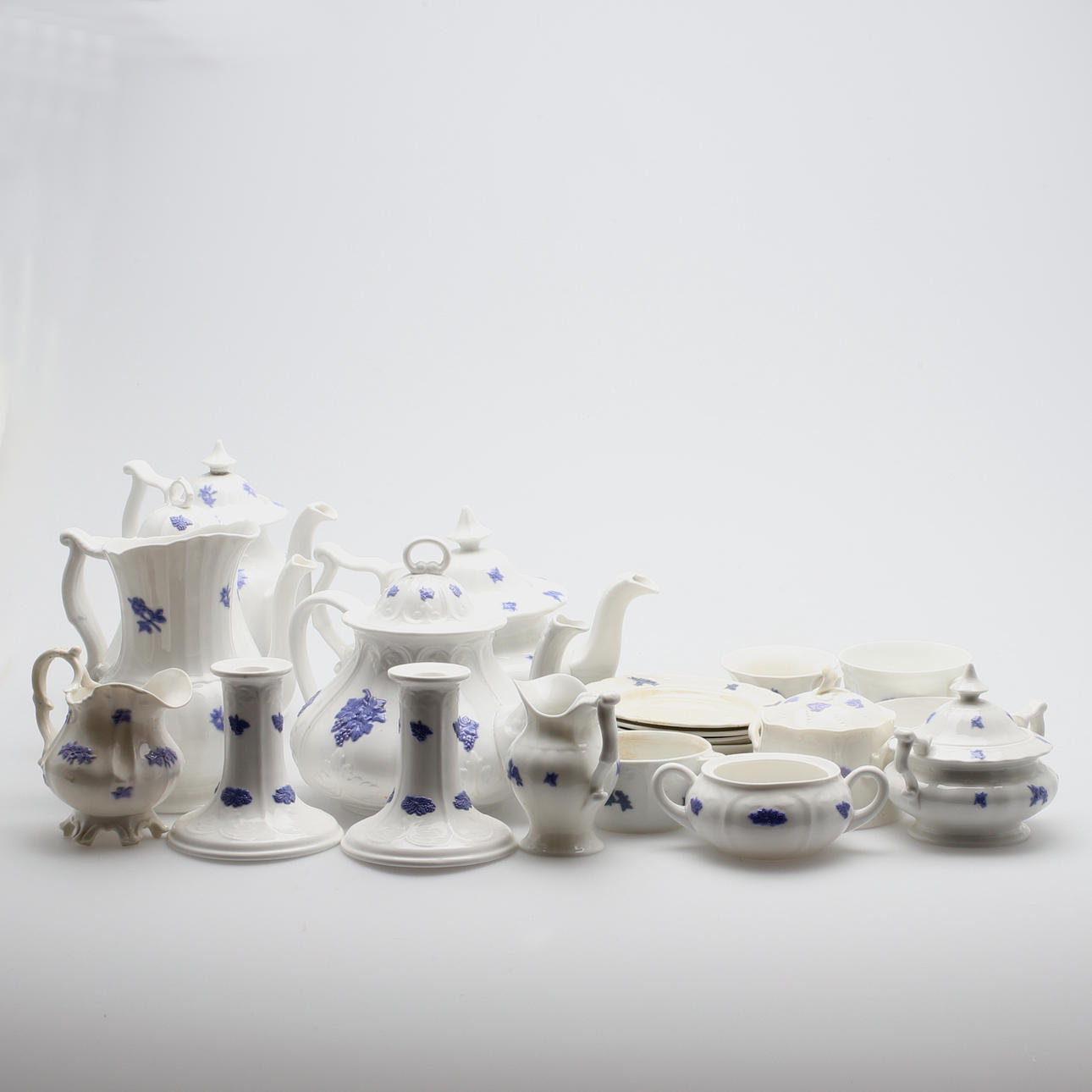 KAFFESERVIS, ca 36 delar, bland annat "Blå blom", Gustavsberg, porslin, 1900-tal.