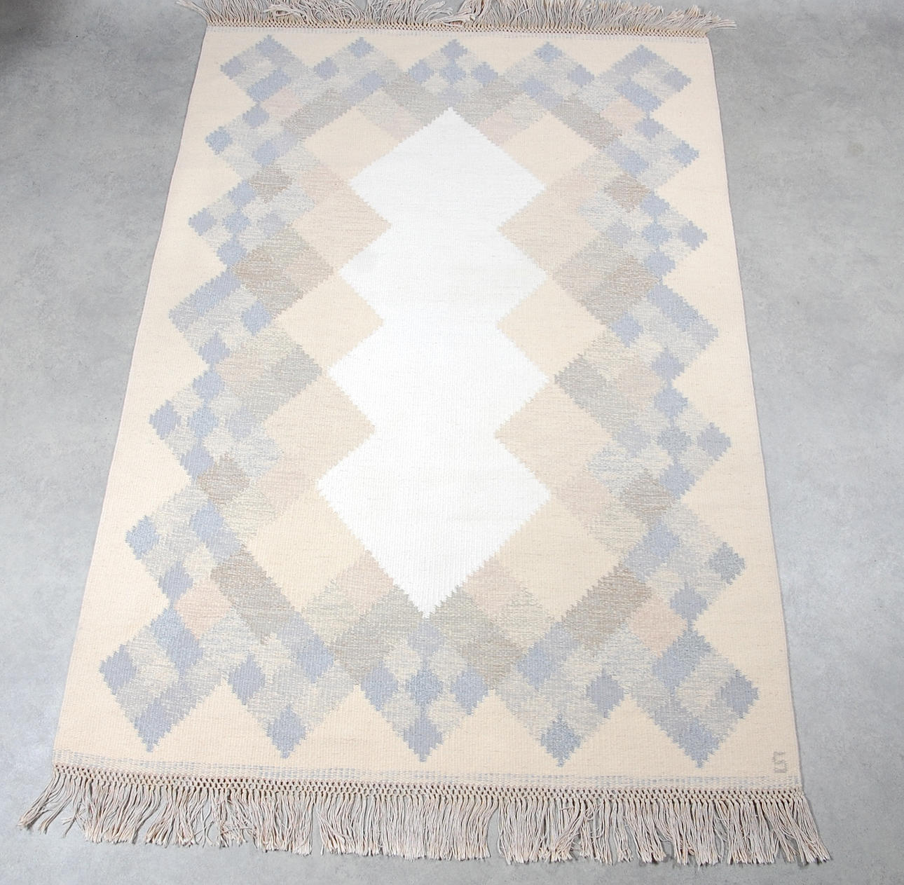 MATTA, röllakan, 250 x 165 cm, signerad S.