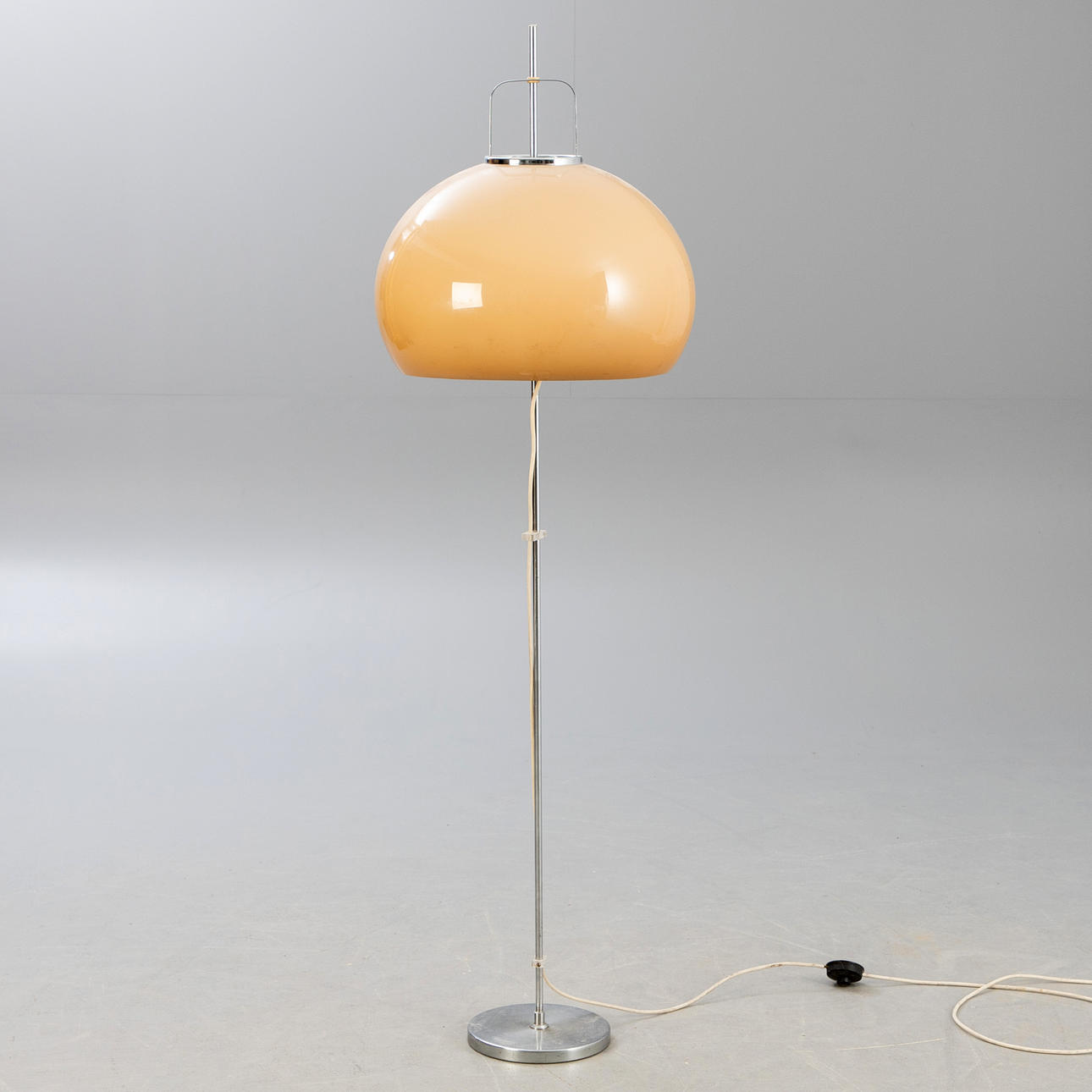 Harvey Guzzini para iGuzzini, lámpara de pie 'Lucerna'.