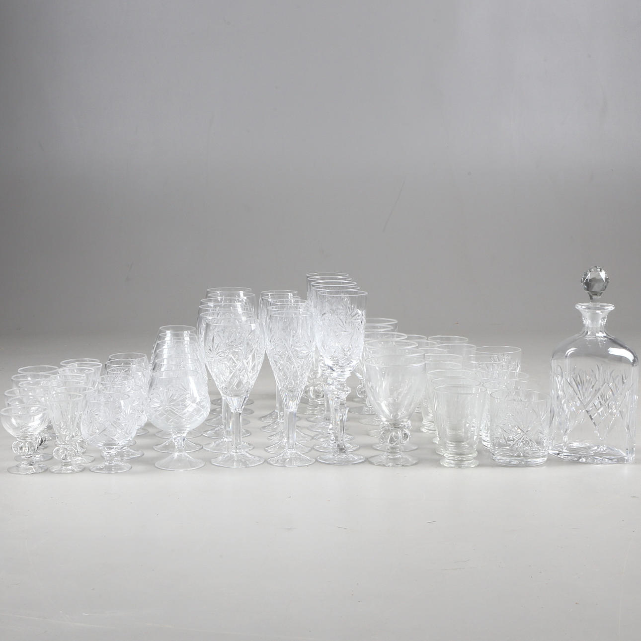 SERVISDELAR, ca 61 delar, glas/kristall, 1930-50-tal.