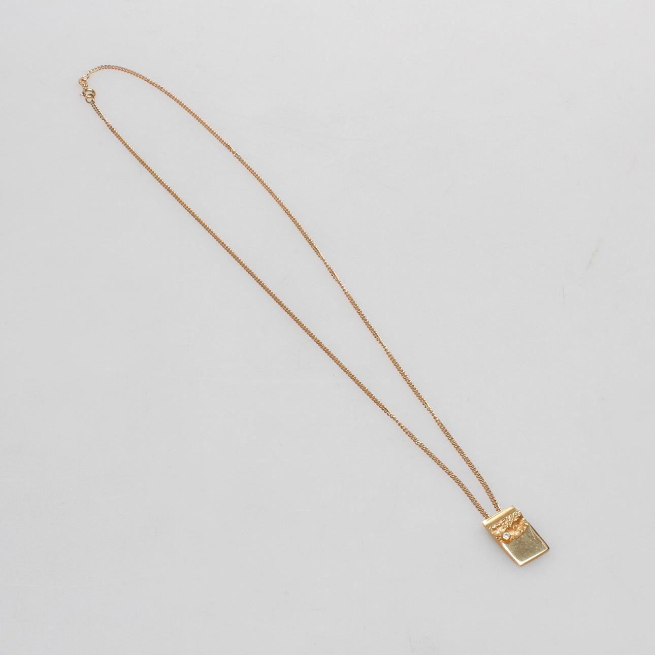 HALSKEDJA SAMT HÄNGE, 18k guld, vikt ca 8,9 gr.