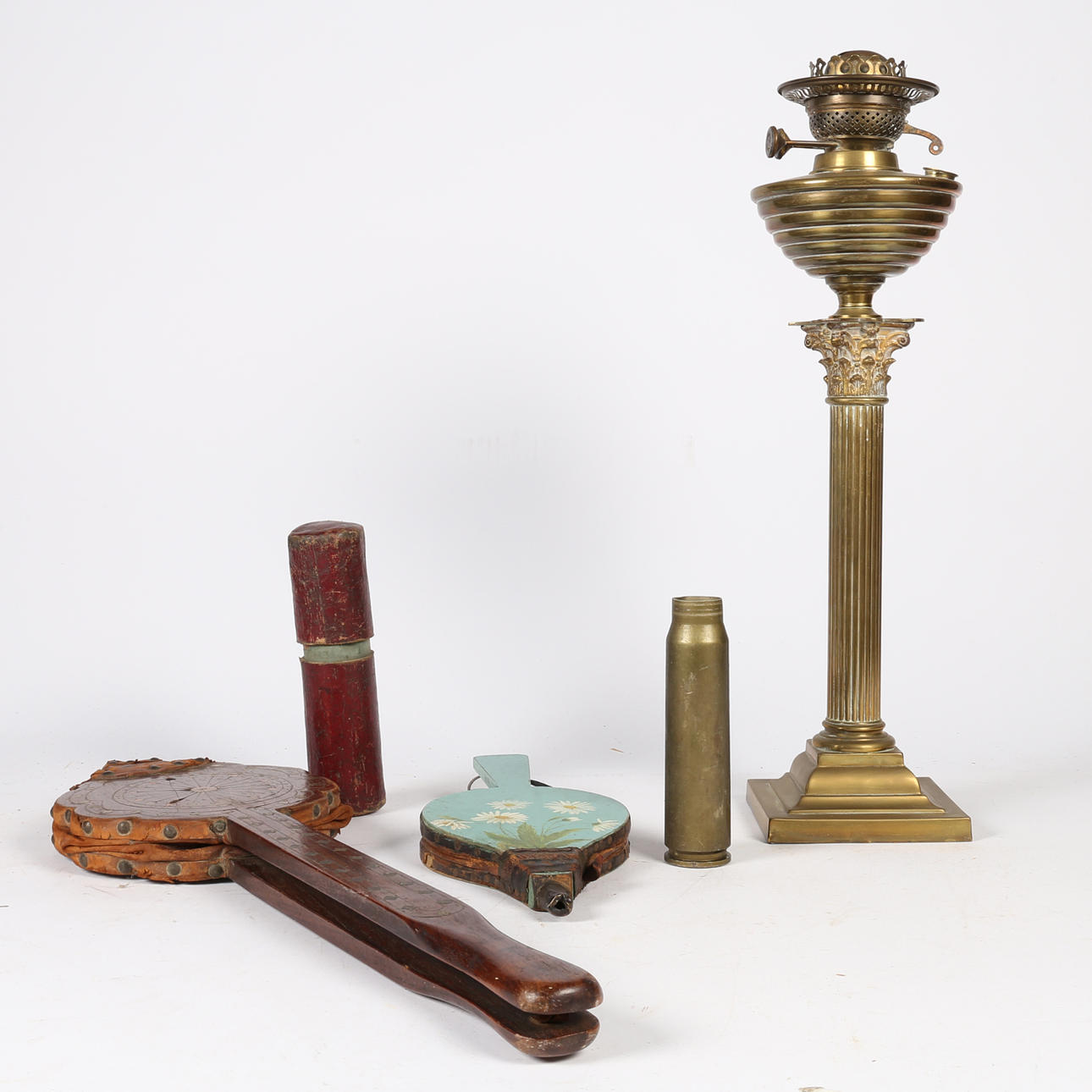 EN SAMLING AV OLIKA FÖREMÅL OCH KONSTVERK (6).