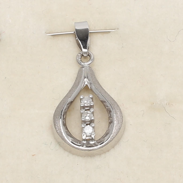 HÄNGSMYCKE, vitguld 18K med 3 briljanter.