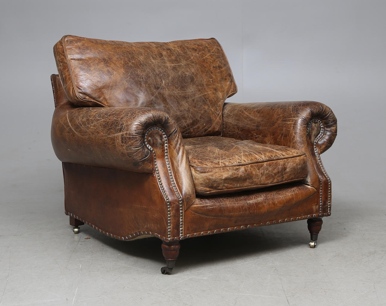 FÅTÖLJ, skinn. Howardmodell, 1900-talets senare del.