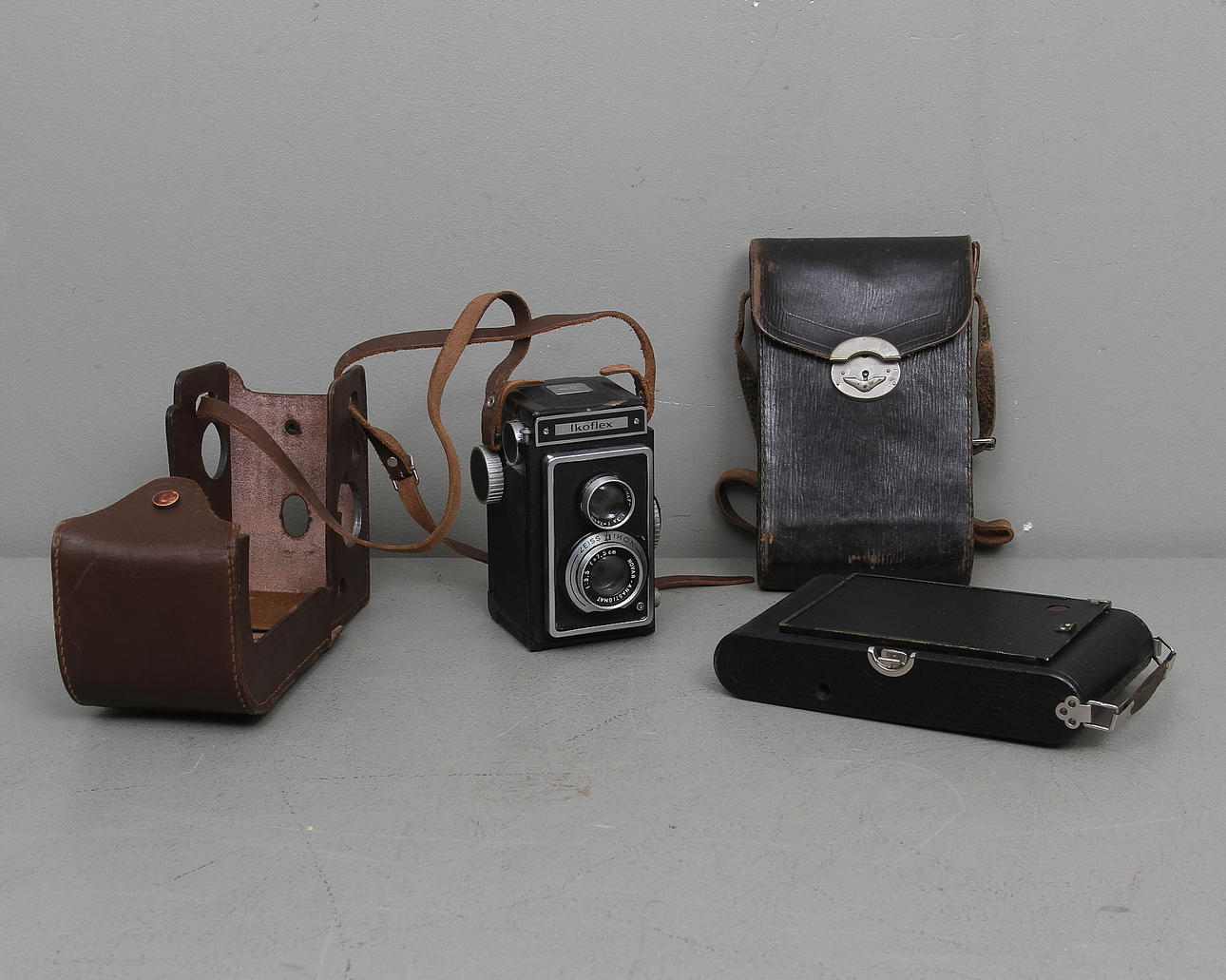 KAMEROR, 2 st. Ikoflex samt H. Ernemann AG.