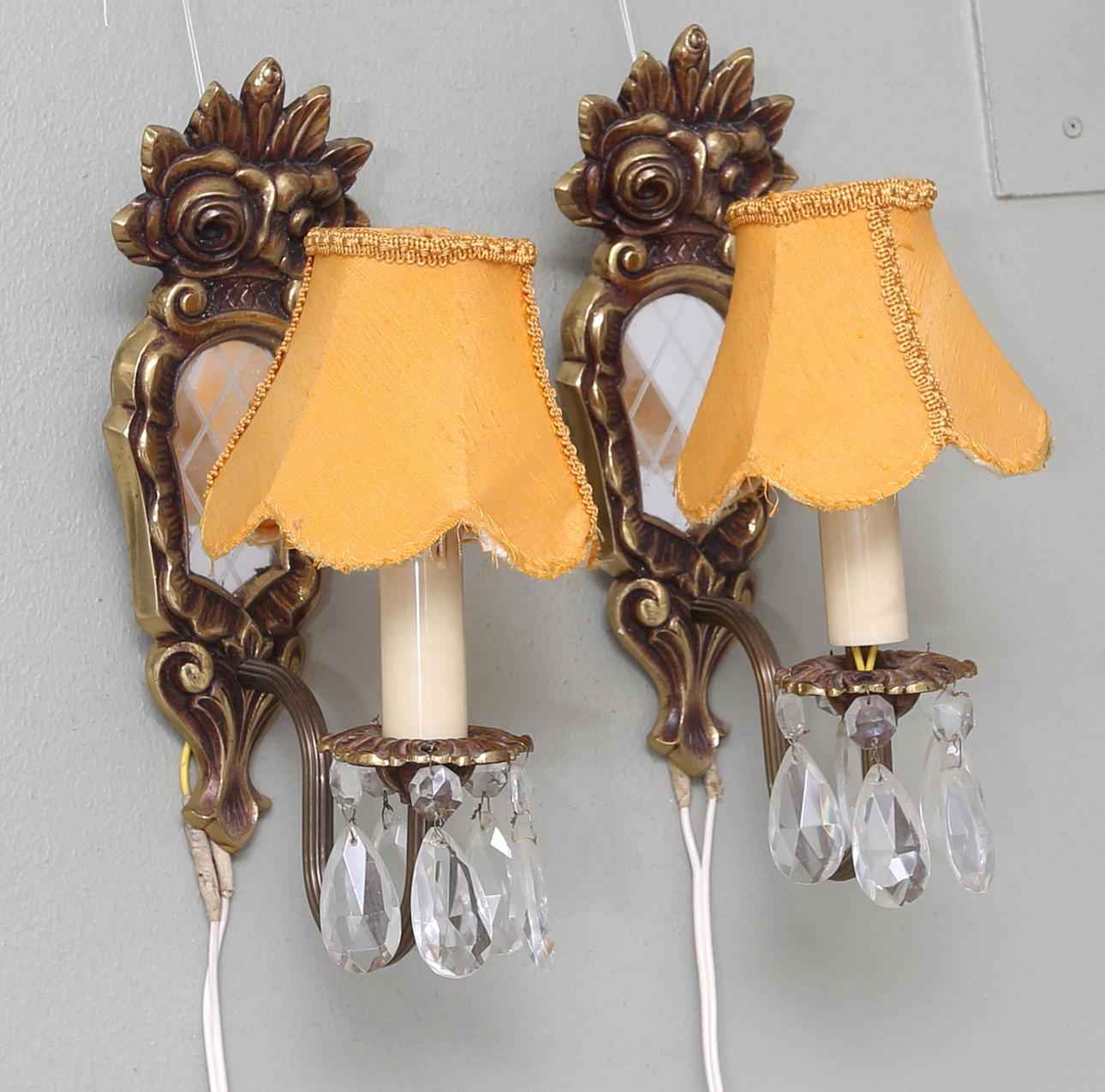 VÄGGLAMPETTER, 1 par, rokokostil, 1950-tal.