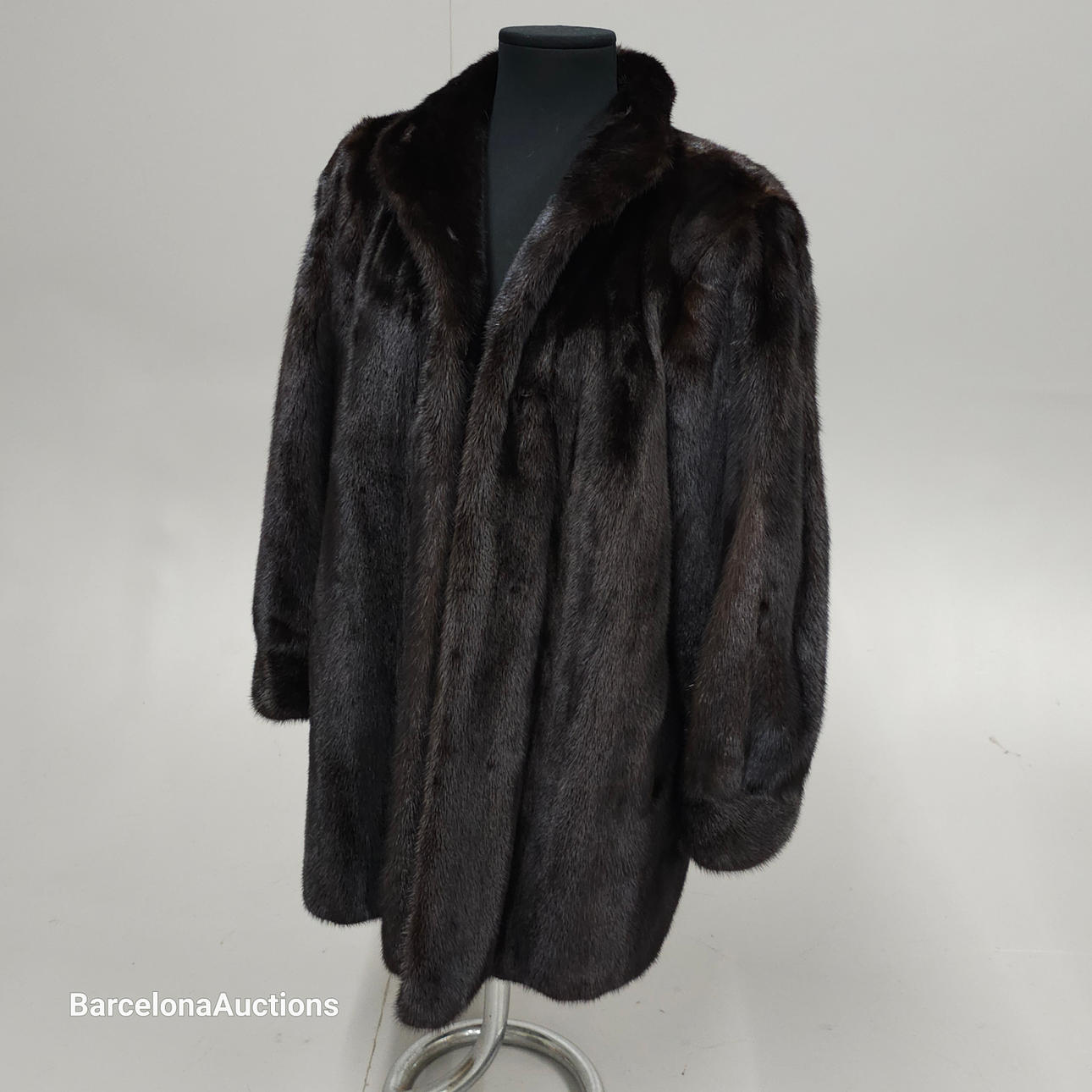 SIBERIA LEATHER GOODS. MINK JACKET WITH LOINS.