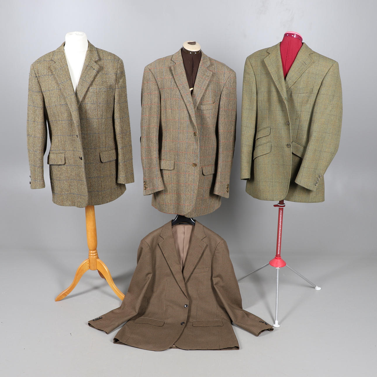 TWEED SPORTING JACKETS INCLUDING HARRIS TWEED.