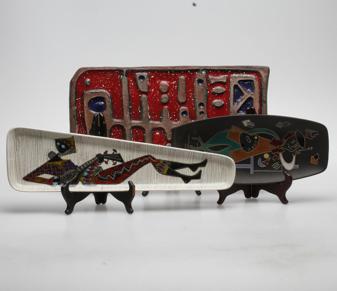 VÄGGDEKORATIONER, 3 delar, keramik. Bland annat Eke Bjerén.