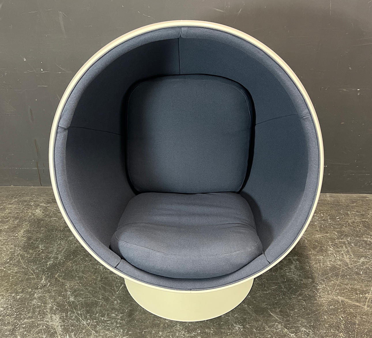 EERO AARNIO. BALL CHAIR ADELTA.