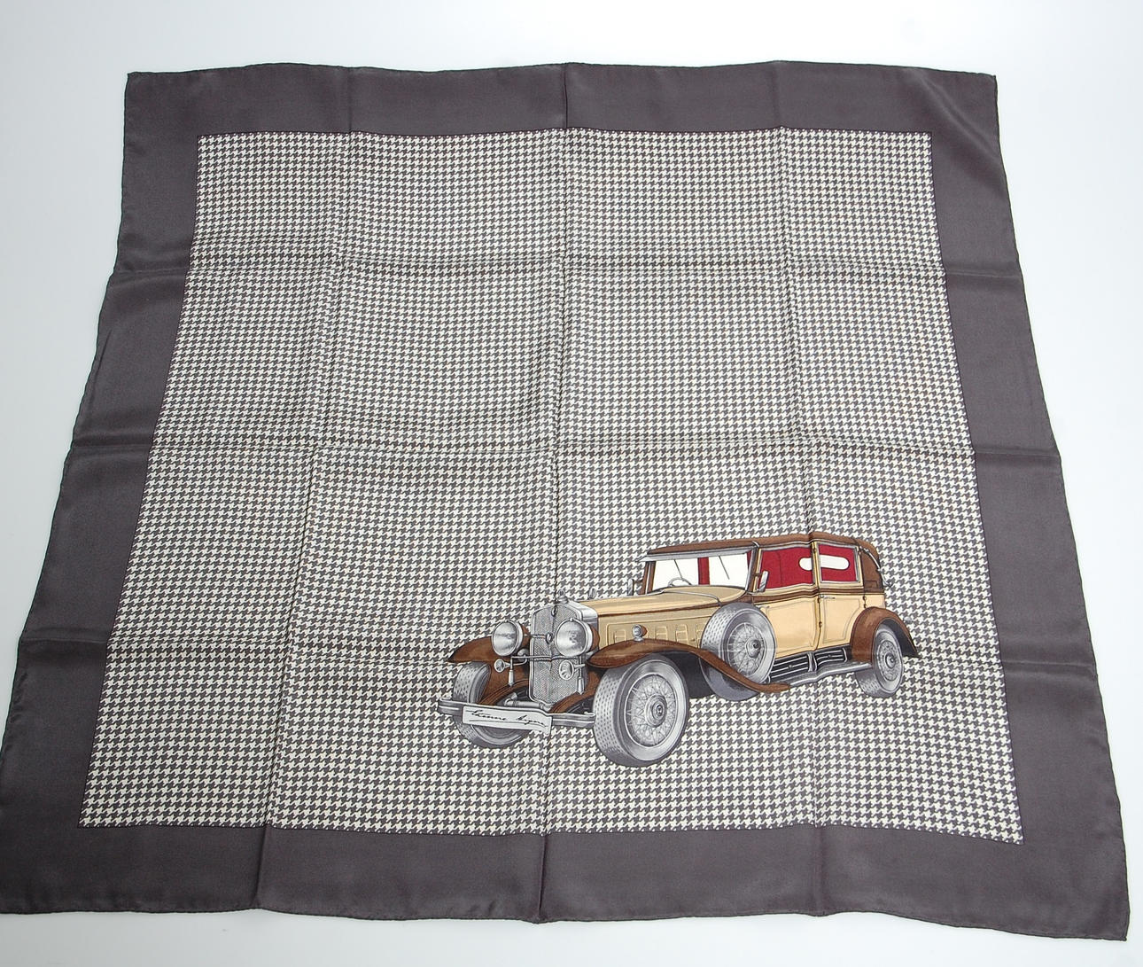 SCARFS, siden, Etienne Aigner.