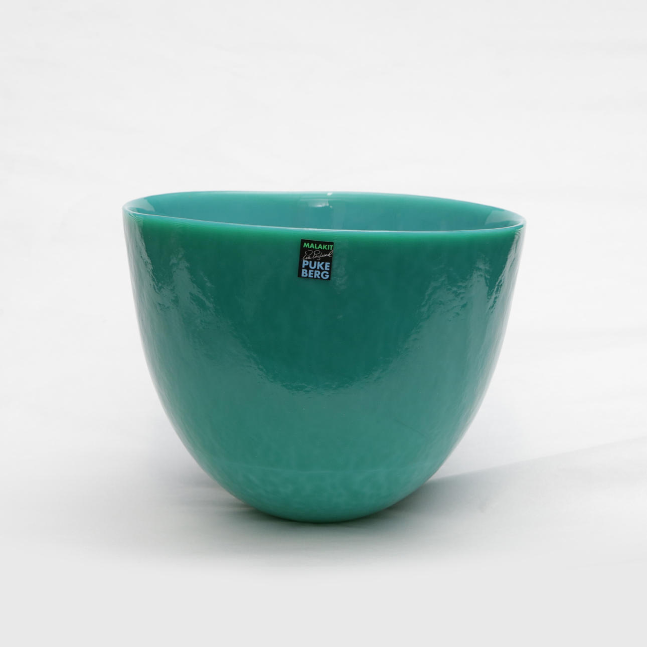 置物 Pukeberg Clam Shell Dish Eva Englund EVA ENGLUND. A glass bowl, Pukeberg “Malachite” signed. Glass