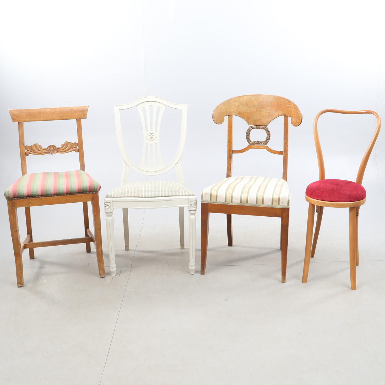 PARTYSTÜHLE 4, anderes Modell.