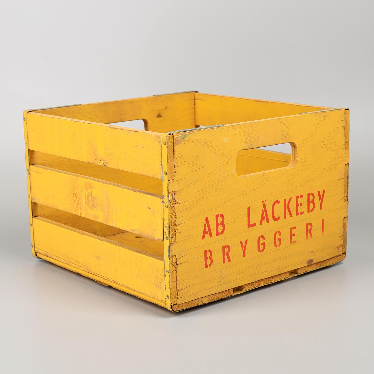 LÄCKEBY BRYGGERI, drickaback, trä.