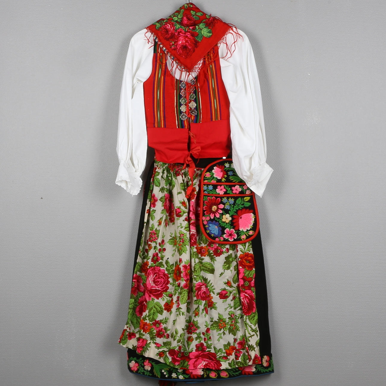 FOLKDRÄKT, 9 delar, Äppelbo/Säter, 1900-tal.