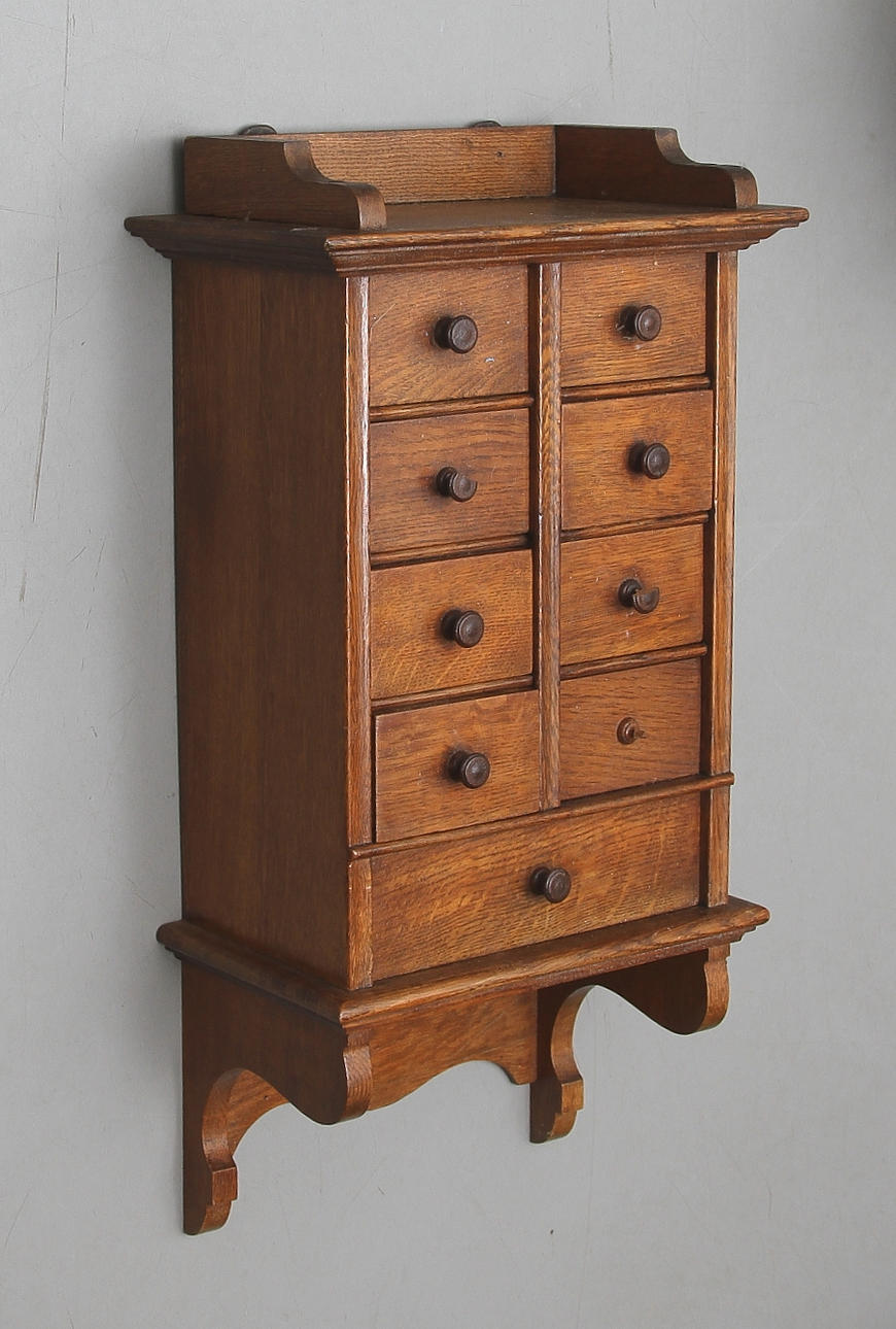 VÄGGHYLLA, 1900-talets andra hälft.