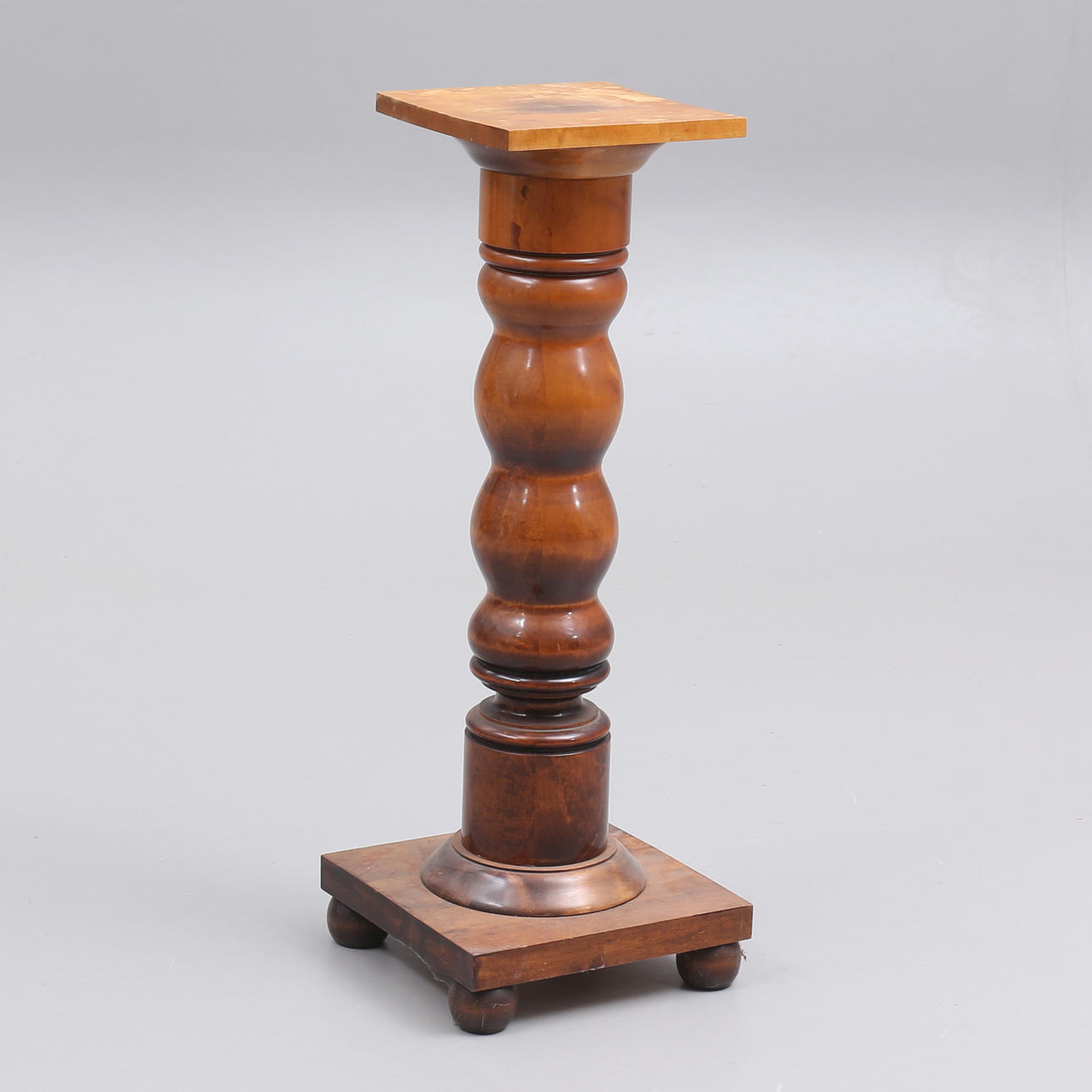 PIEDESTAL, trä, tidigt 1900-tal.