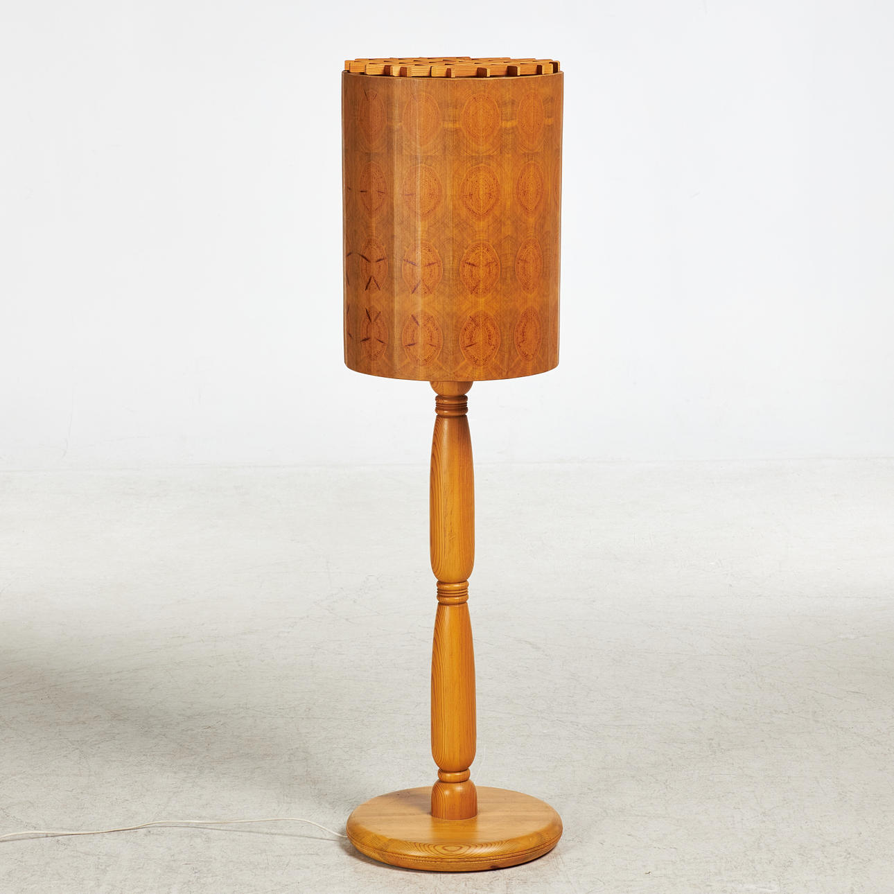 A 1970s/80's floor lamp, pine.