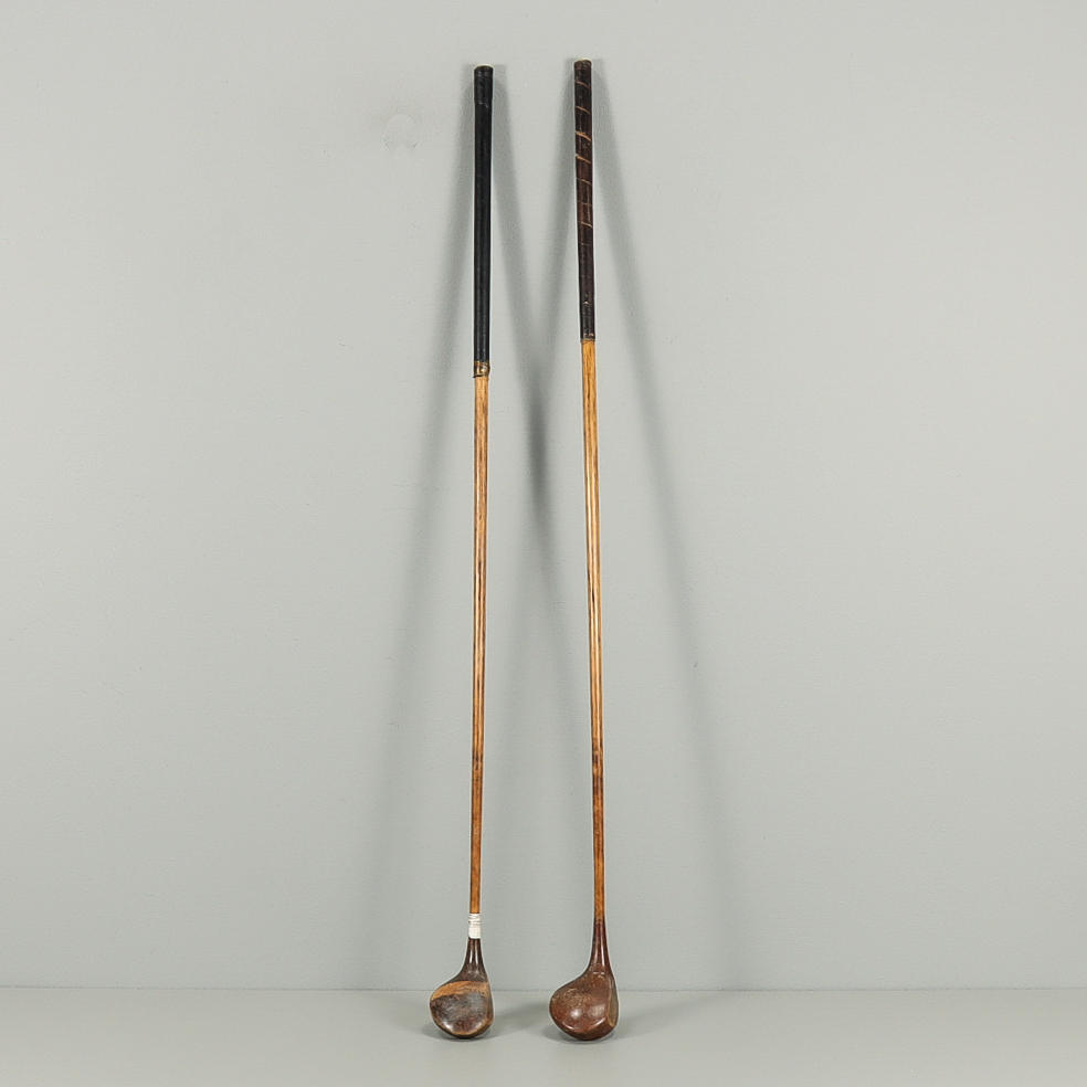 GOLFKLUBBOR 2 st, Hickoryskaft, tidigt 1900-tal.