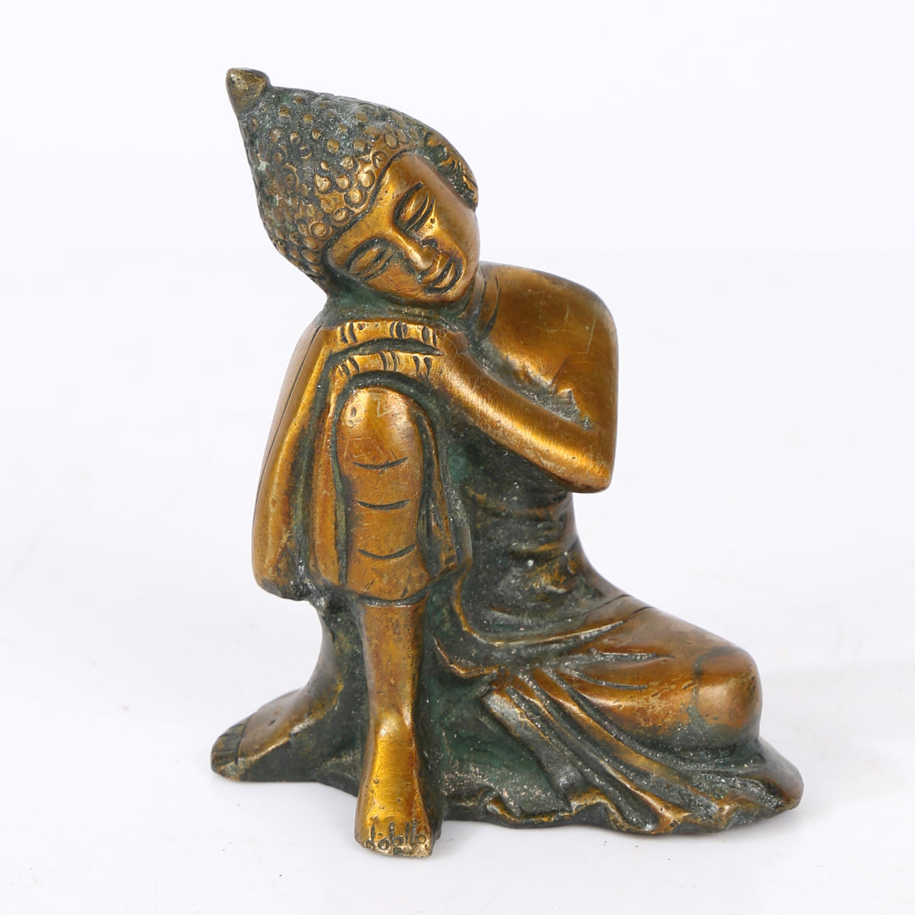 AN INDIAN CAST METAL BUDDHA.