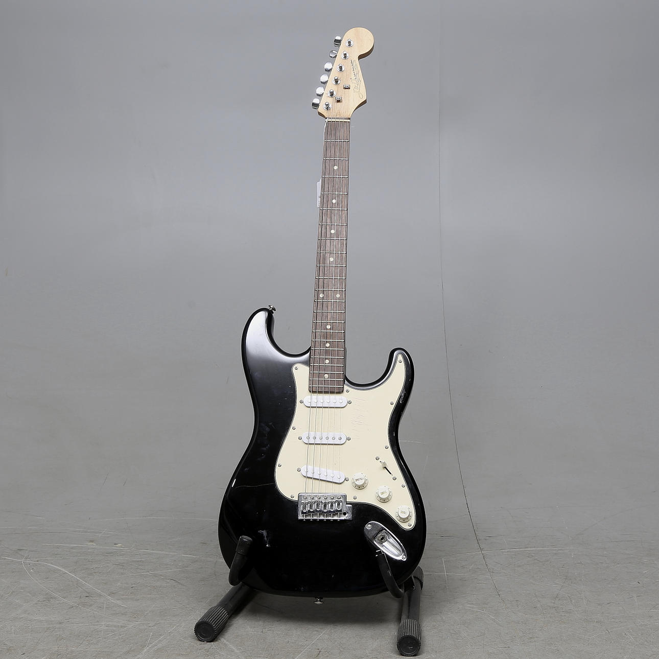 ELGITARR samt TUNER, YC-BG3, GA-30, J&D By Jack & Danny brothers, KORG.