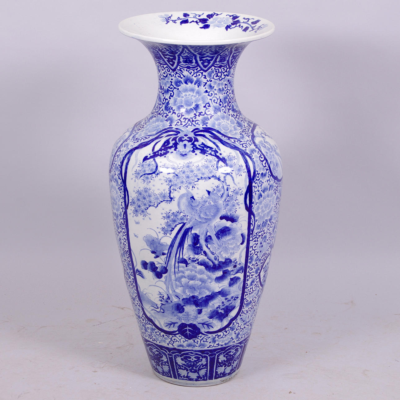 GOLVVAS, porslin, Kina, 1900-tal.