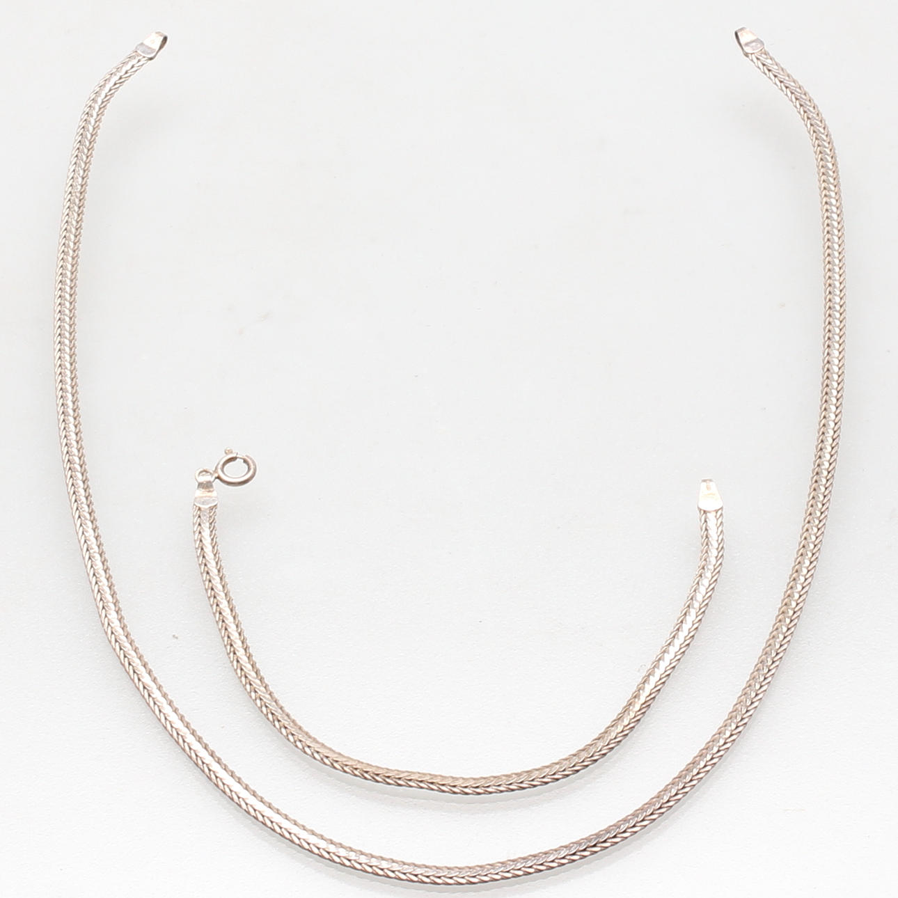 HALSBAND samt ARMBAND, silver, vikt 16,41 gram, 1900-tal.