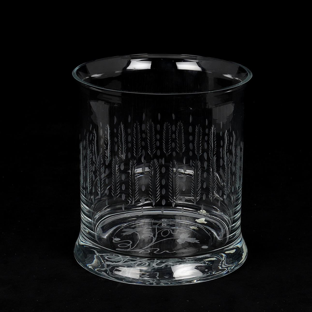 GUNNAR GÖRANSSON. Champagne cooler, engraved decor, label marked, signed and dated -23, Urshult Glasbruk.
