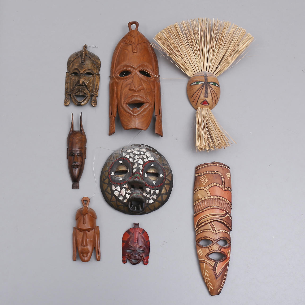8 afrikanische Masken.