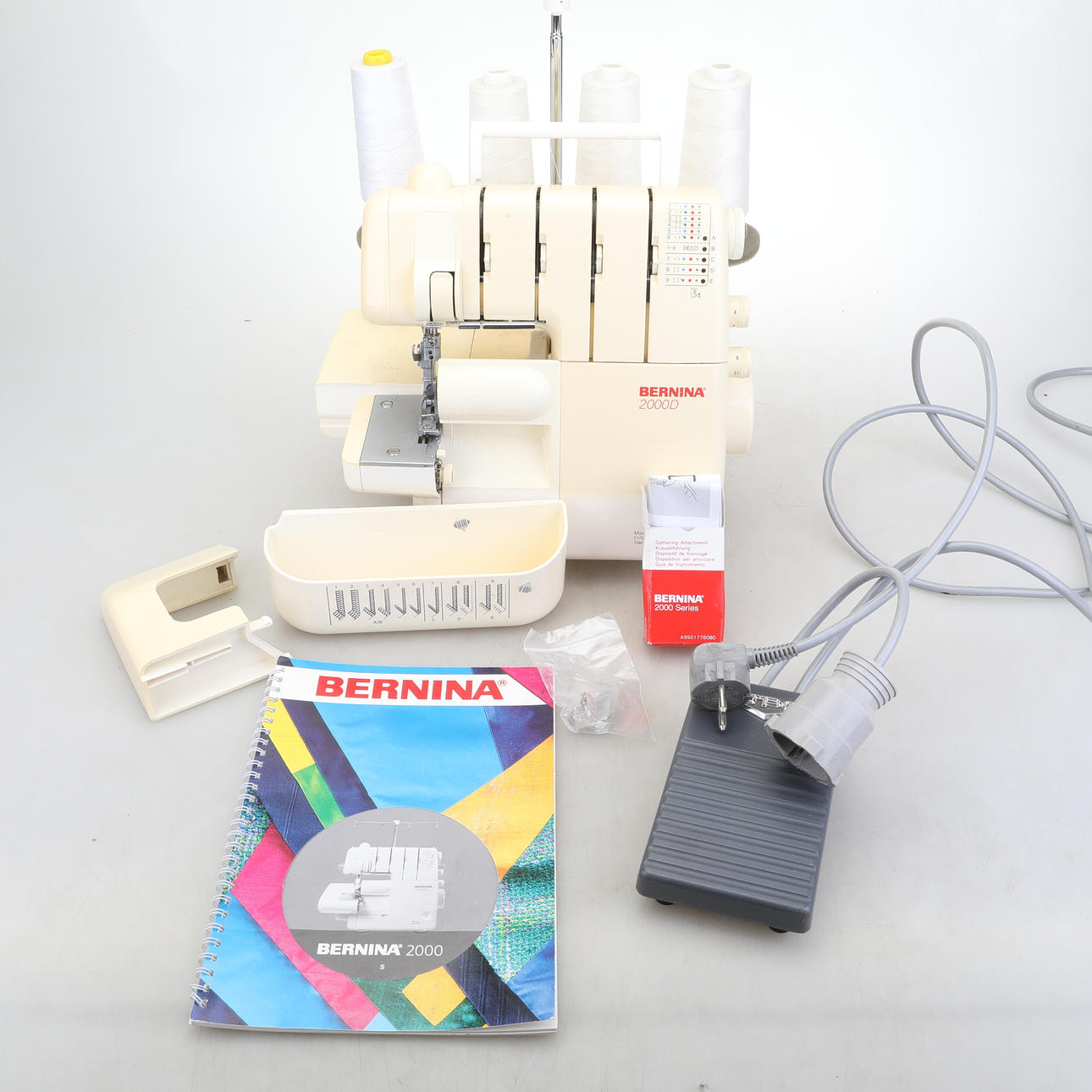 OVERLOCK MACHINE, Bernina 2000, mit Bedienungsanleitung.
