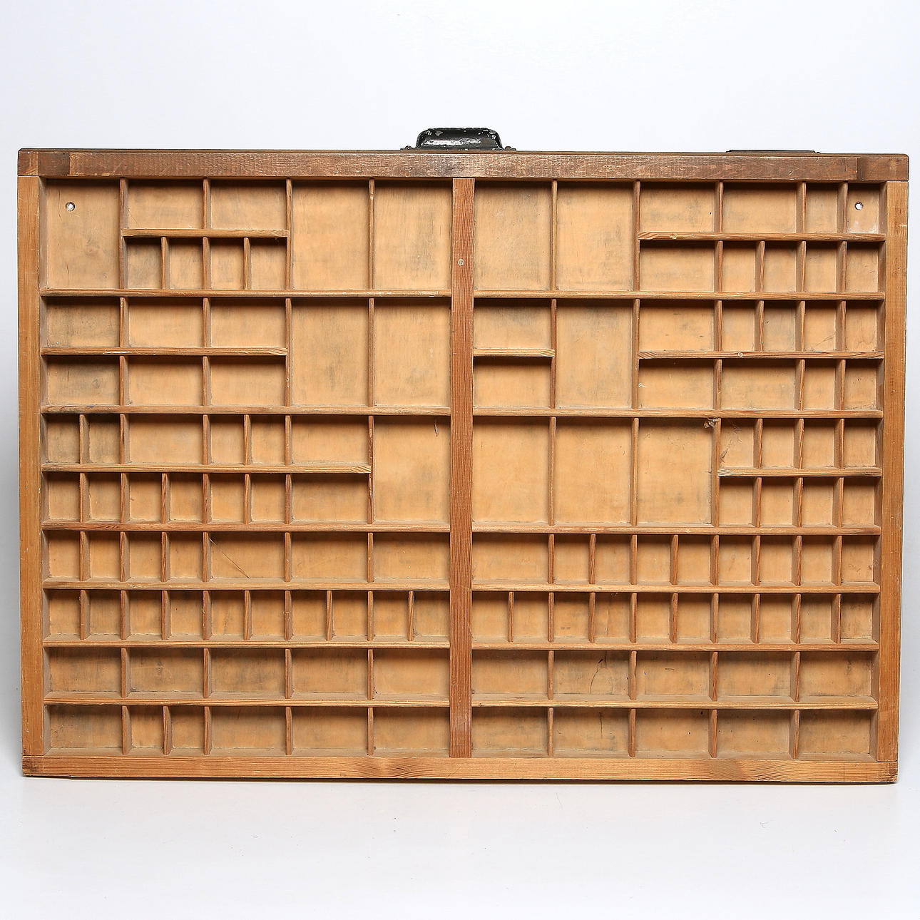 TYPOGRAFLÅDA/PRYLHYLLA, 1900-tal.