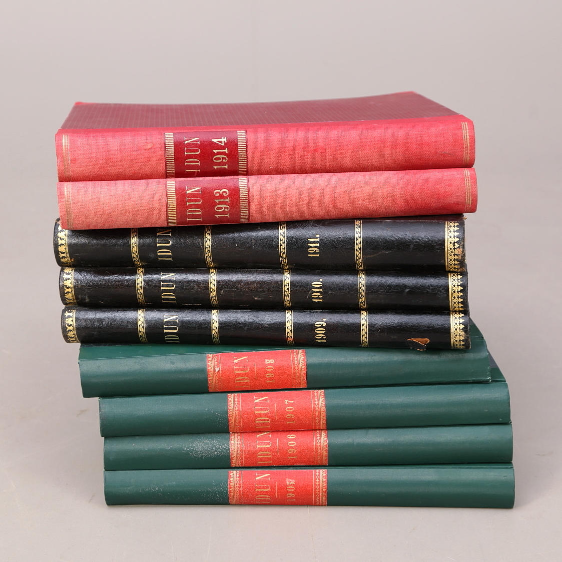 IDUN, 9 band, veckotidning, inbunden 1905-11, 1913-14.