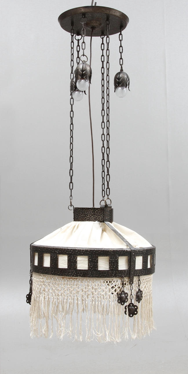 TAKLAMPA, jugend, smide med tygskärm, 1900-talets början.