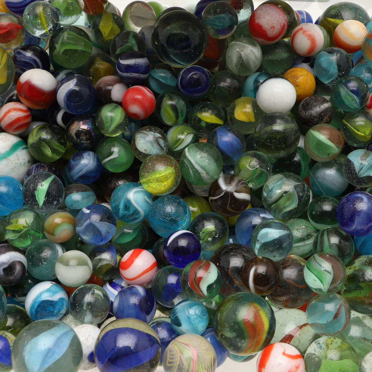 STORT ANTAL GLASKULOR.