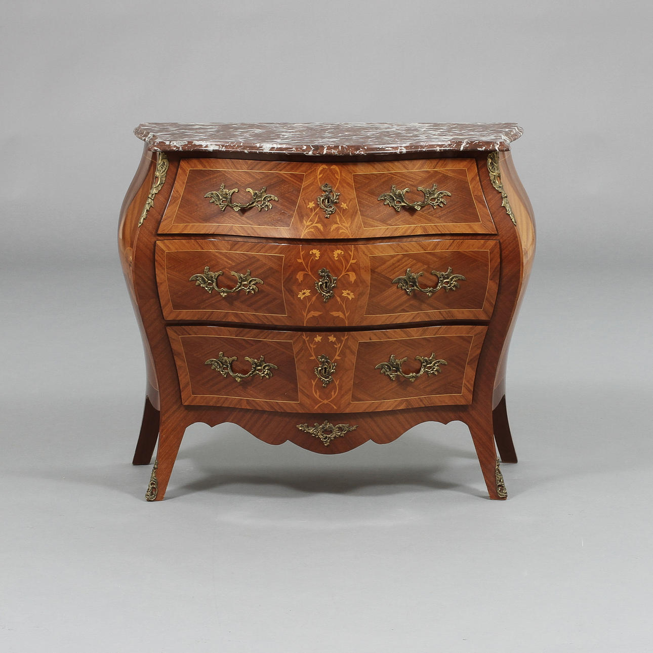 BYRÅ, rokokostil, 1900-tal.