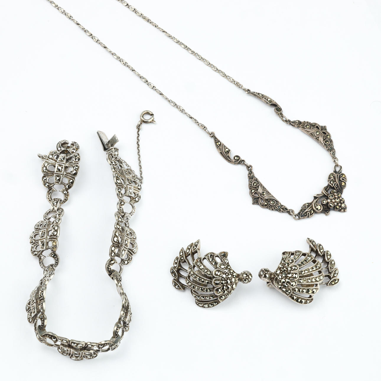 MARKASIT SCHMUCK, 3 dlr, silber.