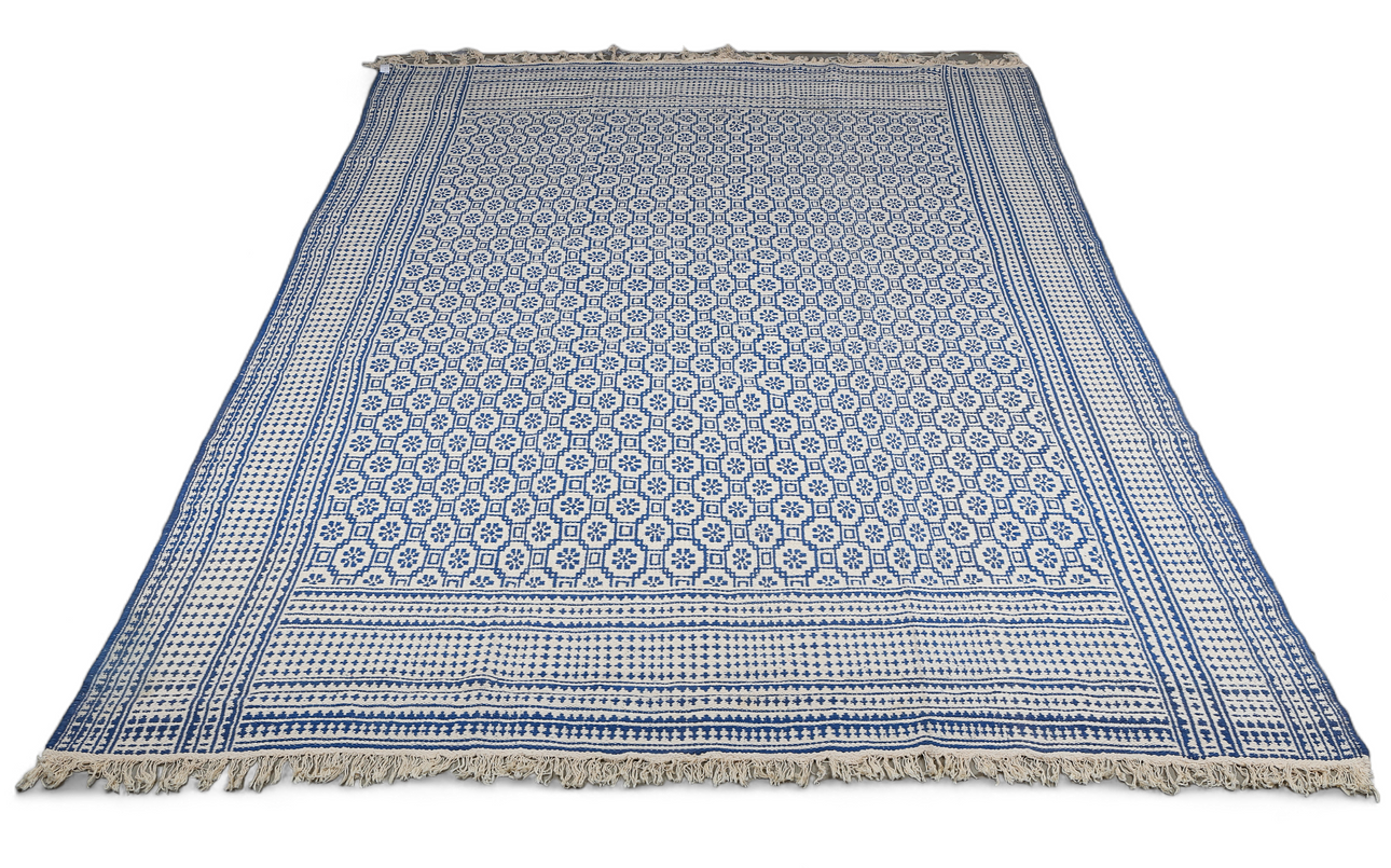 Teppich, Zilo, glatt gewebt, Baumwolle, 445 x 305-313 cm.