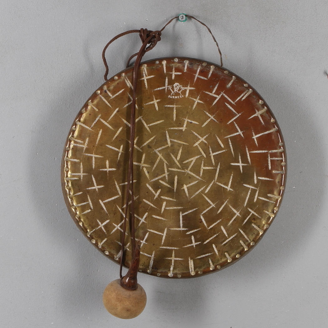 GONGGONG, gulmetall, märkt Burmese, 1900-talets första hälft.