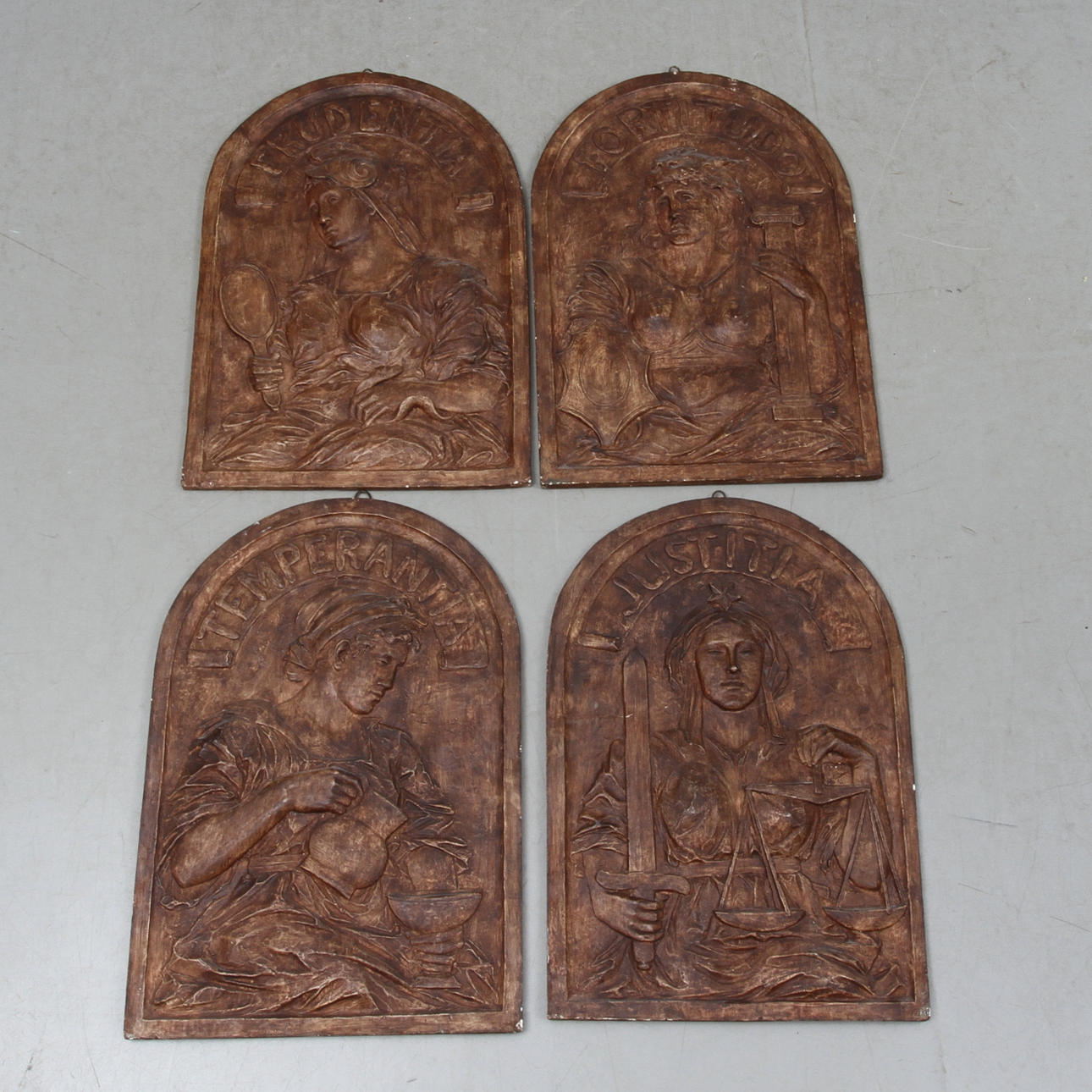 GIPSRELIEF, 4 stk, De fire kardinaldyder, 20. århundrede.