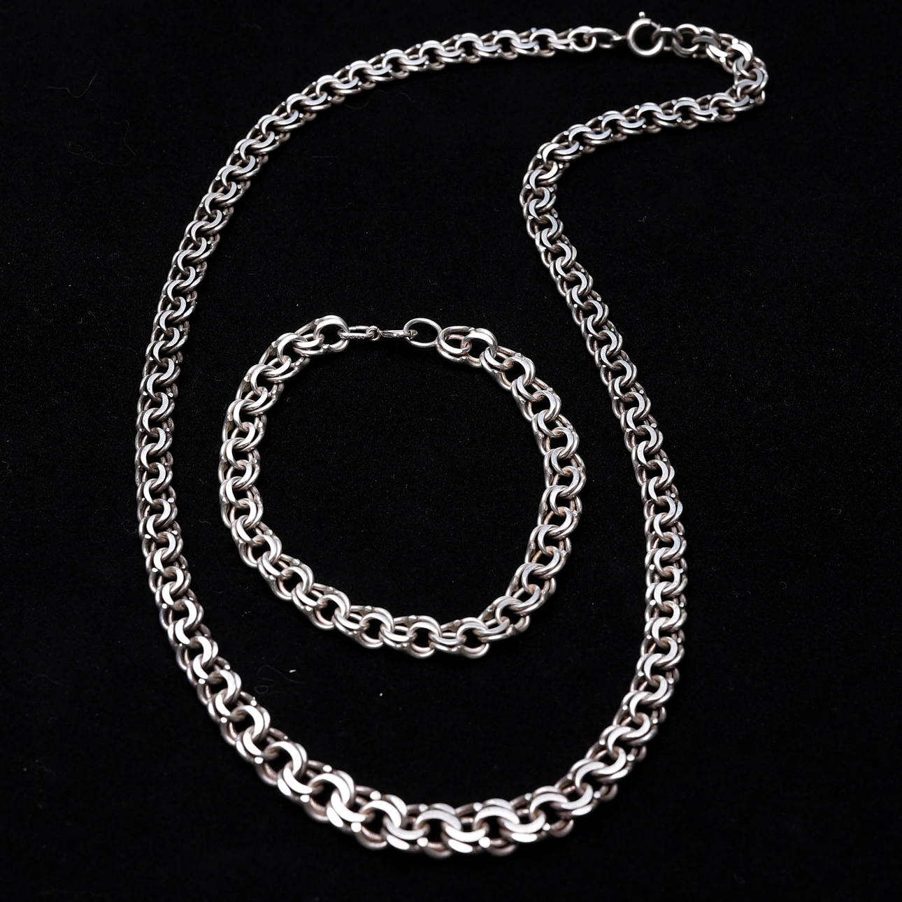 BISMARK HALSKÆDE, ARMBÅND, SØLV.