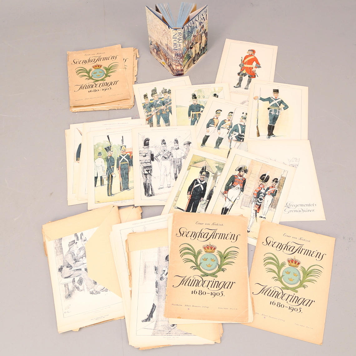 SVENSKA ARMÉNS MUNDERINGAR 1680-1905, 5 häften + DRÄKT OCH UNIFORM.
