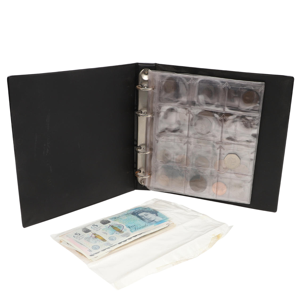 OLIKA BRITTISKA MYNT OCH SEDLAR.