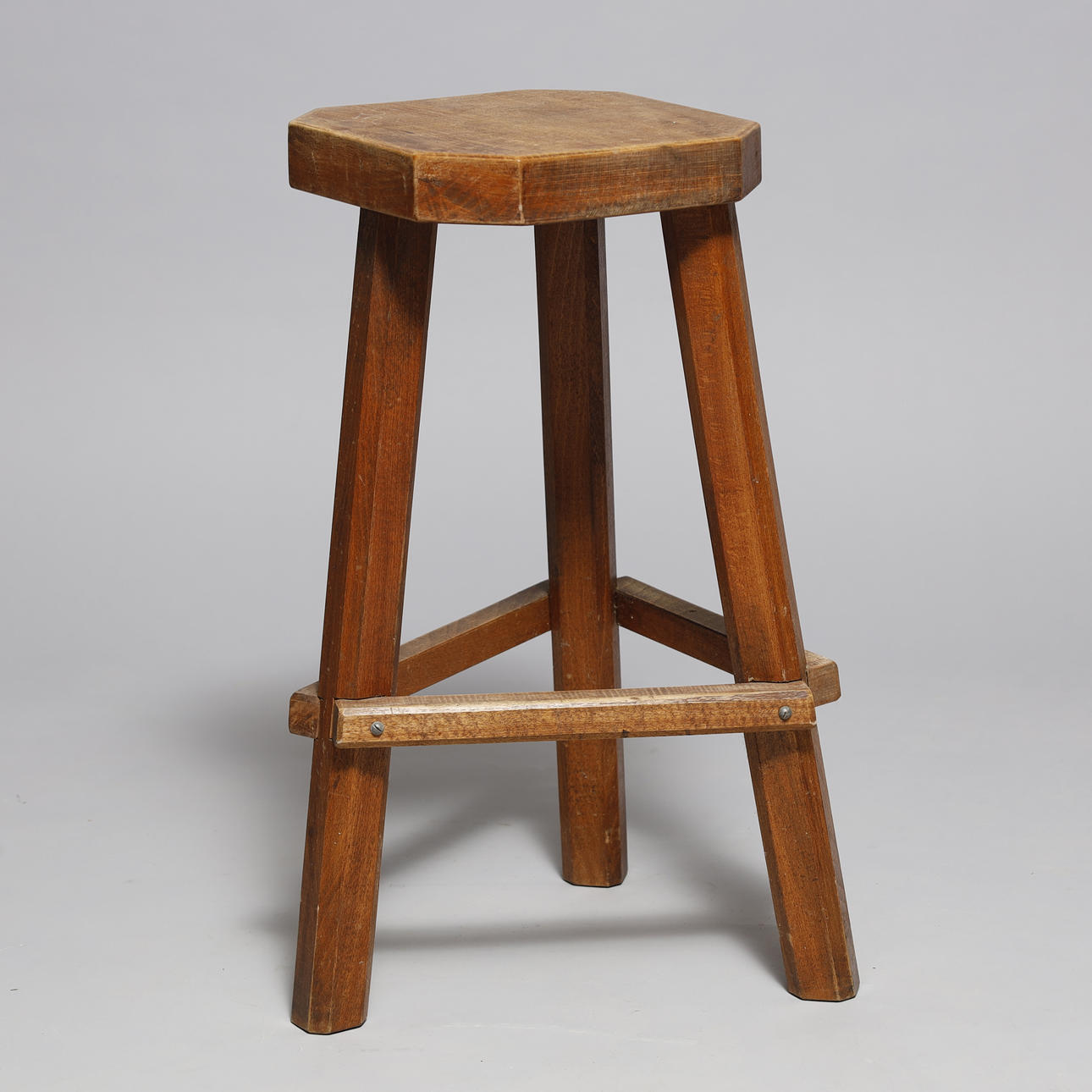 Høj taburet - skammel af eg.