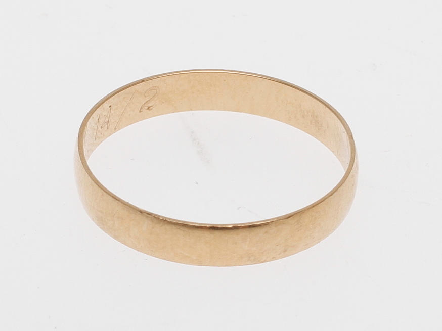 RING, 18k guld, vikt ca 2 gram.