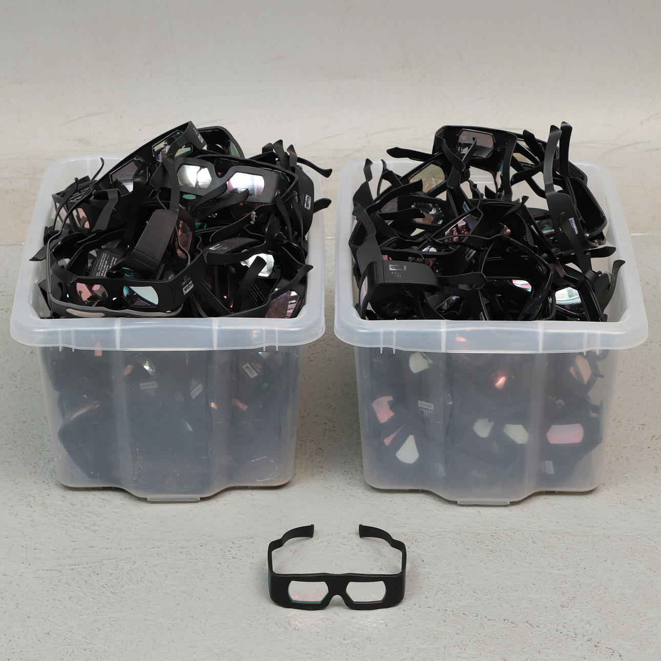 3D-GLASÖGON, parti, 2 plastbackar, Dolby.