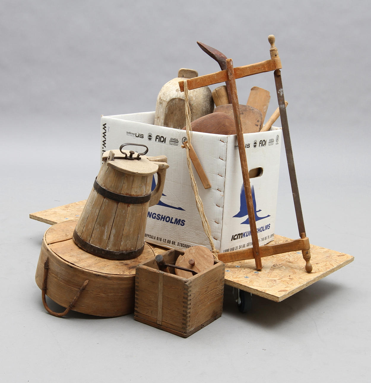 PARTI ALLMOGEFÖREMÅL, 20 st. 18/1900-tal.