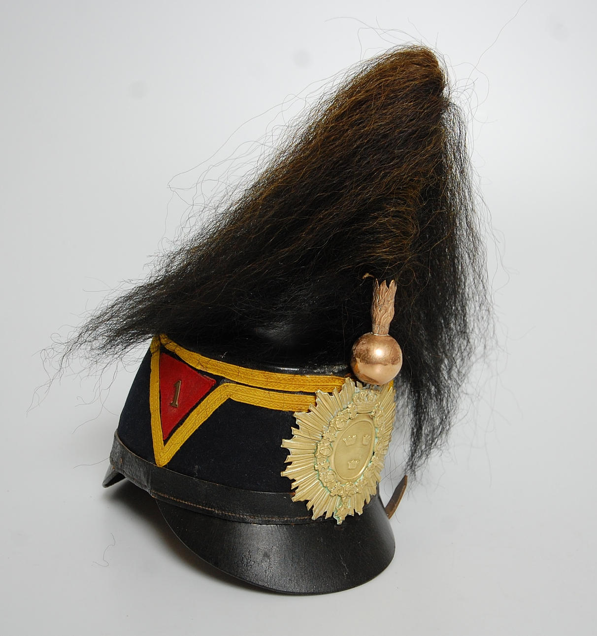 KÄPPI, med plym för officer vid Göta artilleriregemente 1880.