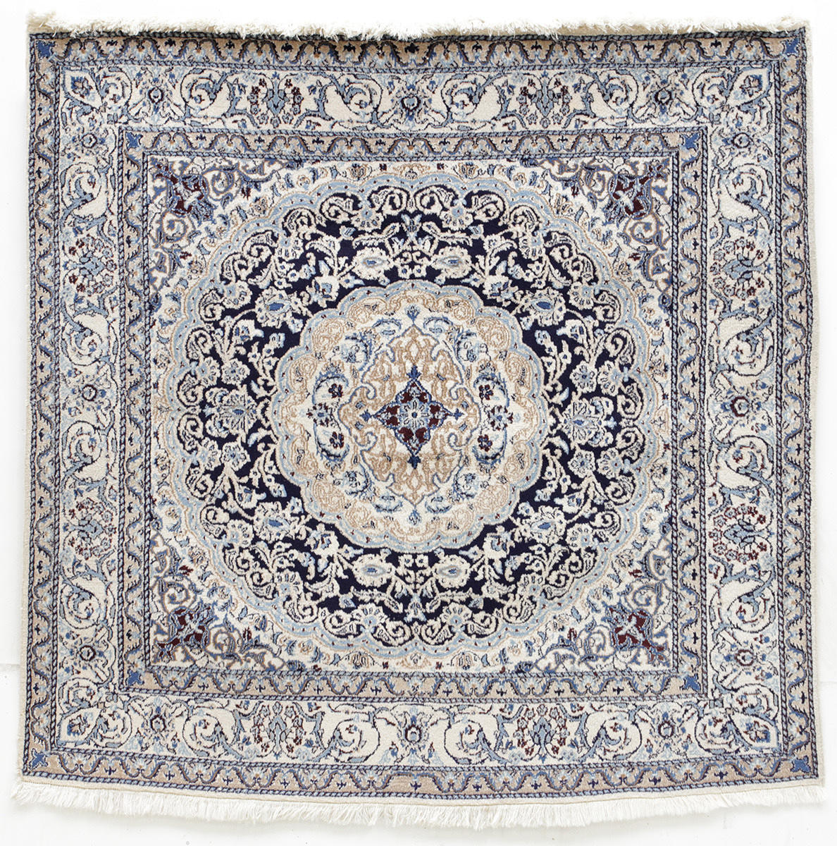 MATTA, Persisk, Nain, 190 x 193 cm.