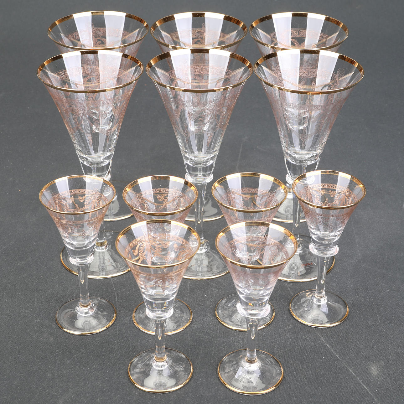 GLASTISCH, 12-teilig, Tischdecke „Sergel“. Glasobjekte - Service